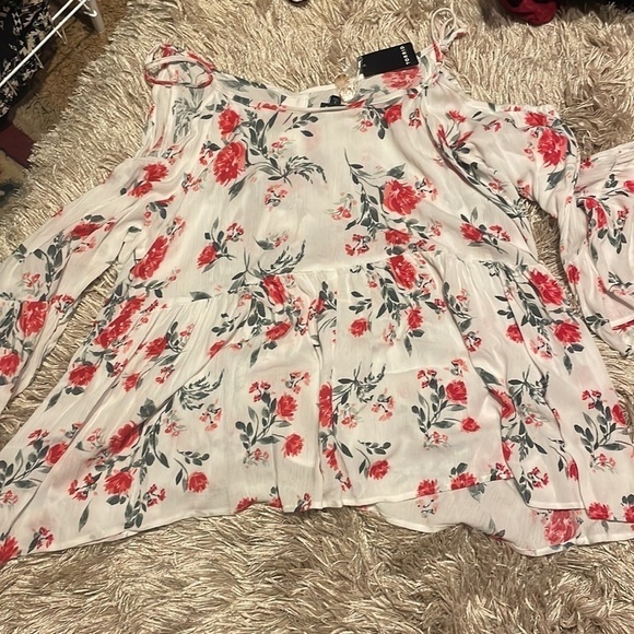 Rayon Crepe Bell Sleeve Cold Shoulder Top - Picture 12 of 13